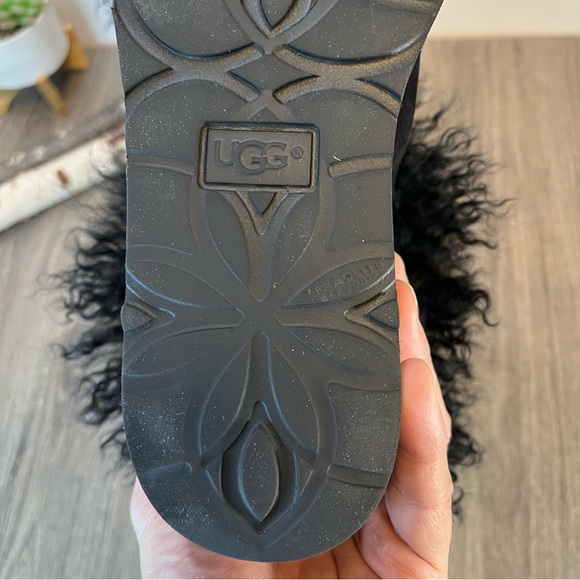 *UGG | Classic Short Curly Sheepskin Cuff Mongolian Black Suede Boots Size 6 - Picture 15 of 15